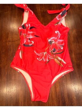 Albion fit size Medium one-piece